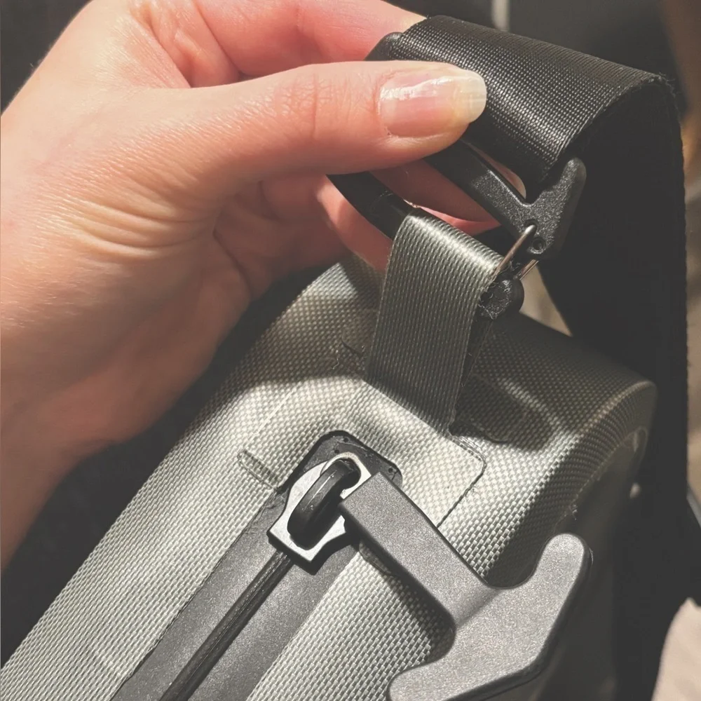 Agency Guide Waterproof Airtight Lightweight Work Travel Shoulder Laptop Bag